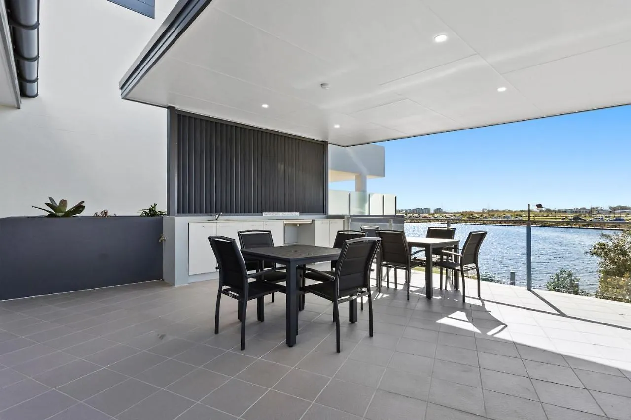 Waterline At Oceanside Hotel Kawana Waters