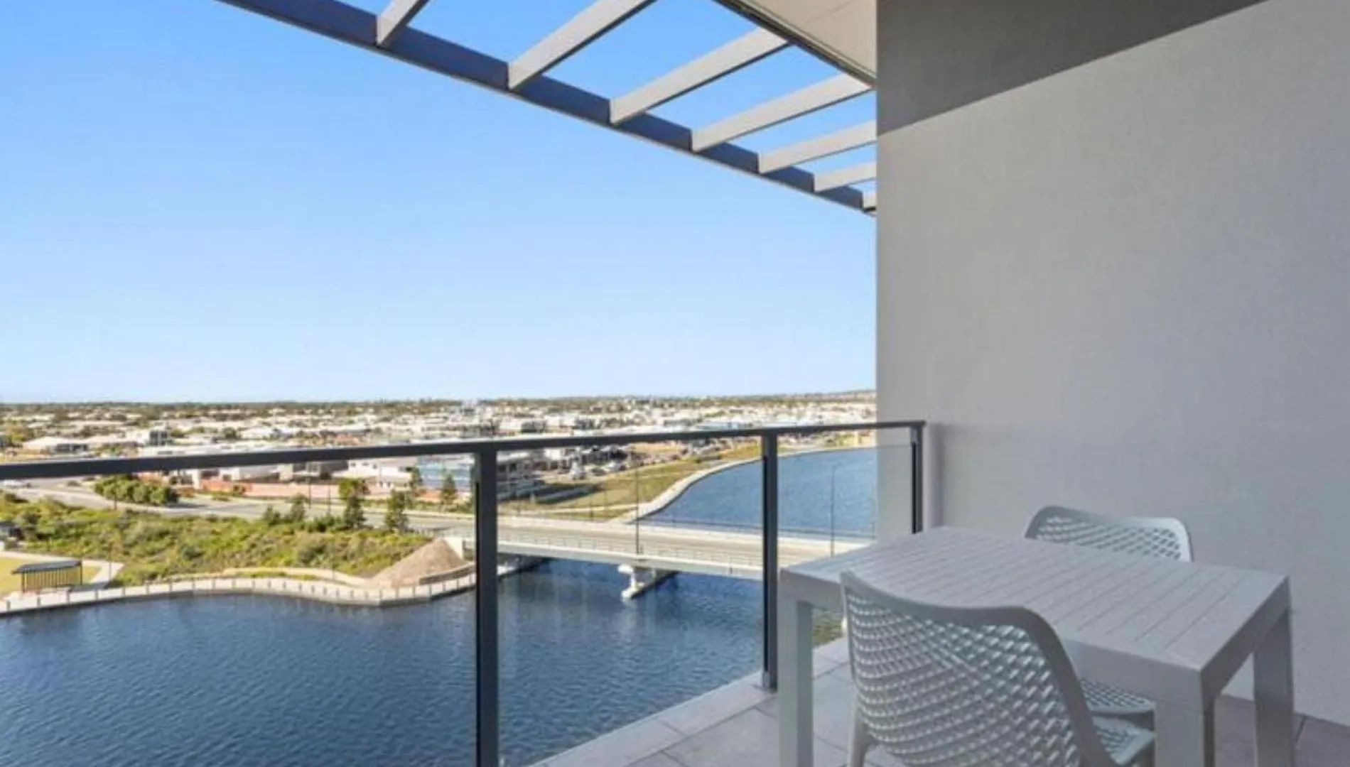 Waterline At Oceanside Hotel Kawana Waters